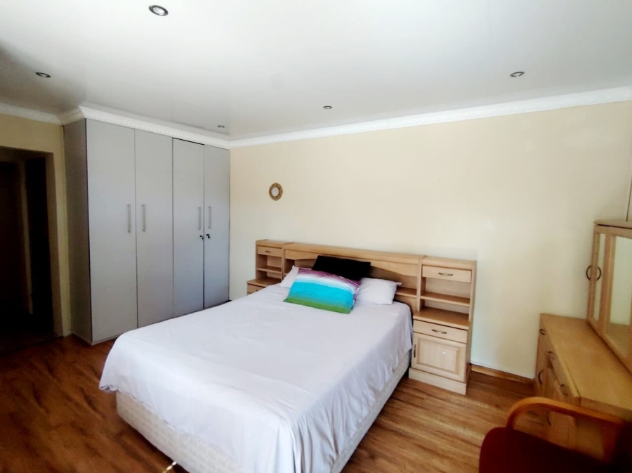 6 Bedroom Property for Sale in Baysville Eastern Cape